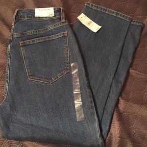 NWT Mom jean 26 short